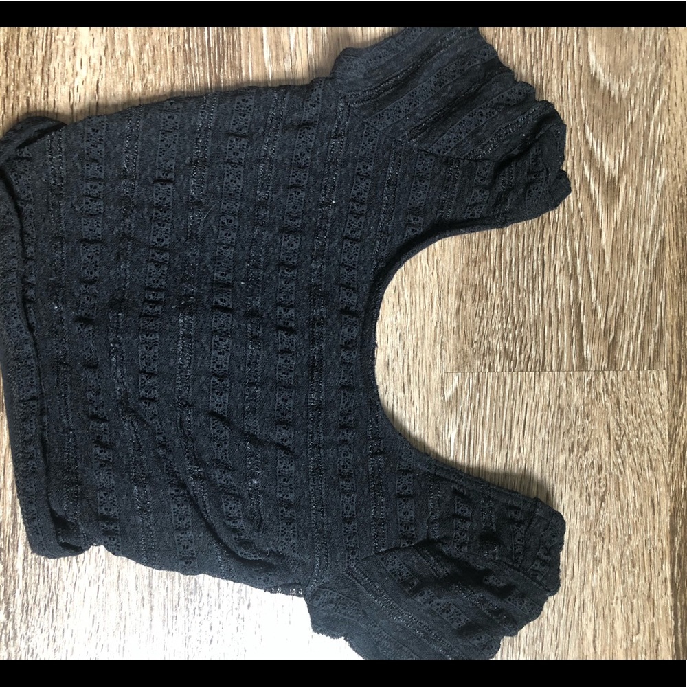 Short sleeve black crop XS